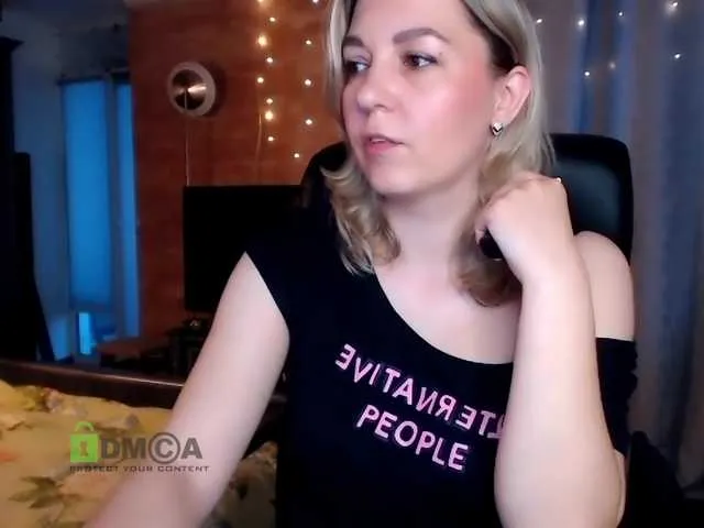 Live sex webcam photo for VickiSecret #273592850
