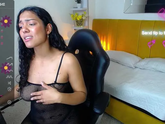 Live sex webcam photo for Vicky-Miller- #277796397