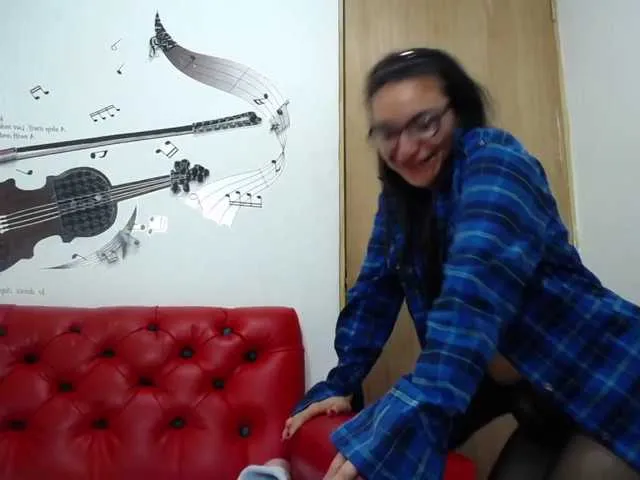 Live sex webcam photo for Vickyjuicy2 #271982965