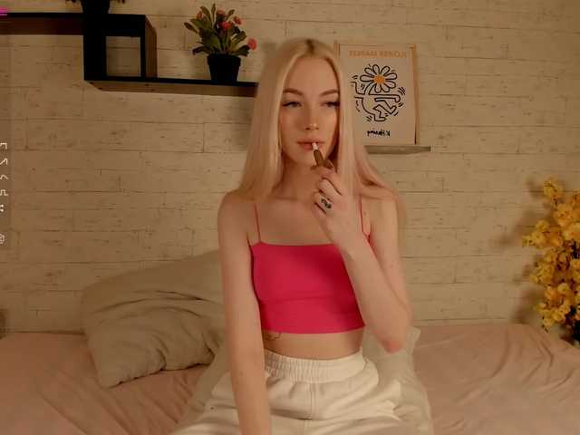 Live sex webcam photo for VictoriOlesia #273667455