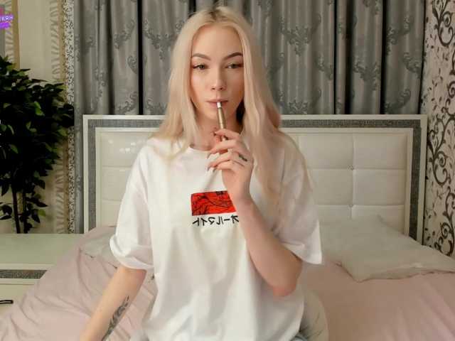 Live sex webcam photo for VictoriOlesia #273788169