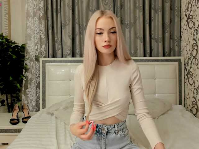 Live sex webcam photo for VictoriOlesia #273912290