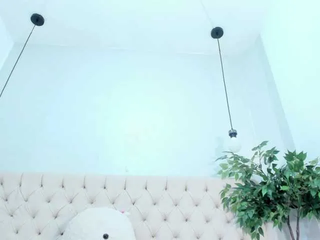 Live sex webcam photo for Victoria-Coleman #292265077