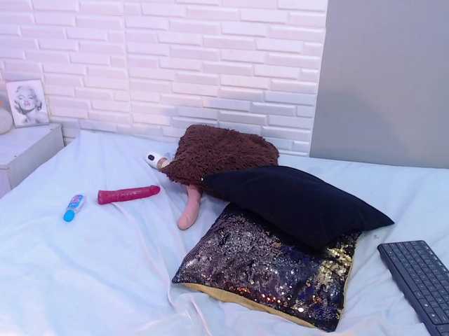 Live sex webcam photo for Victoria-Coos #274037834