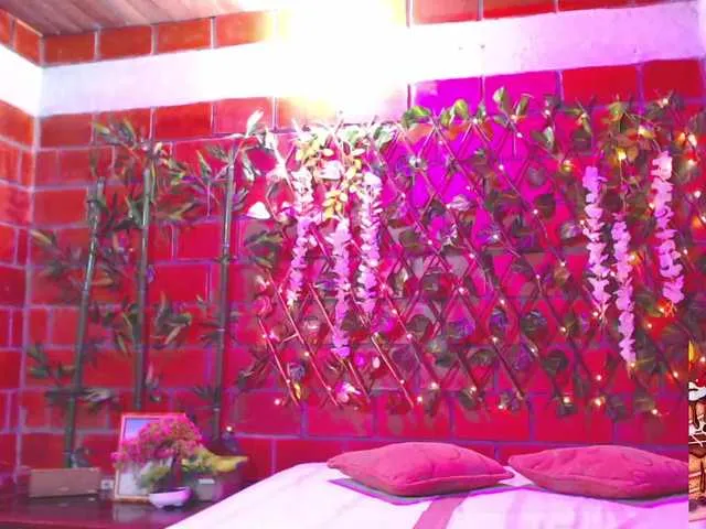 Live sex webcam photo for Victoria-Fox #272247436