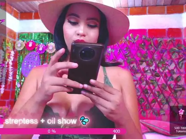 Live sex webcam photo for Victoria-Fox #273255758