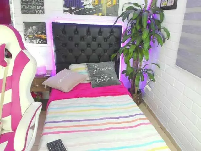 Live sex webcam photo for Victoria-jhon #272710392
