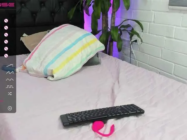 Live sex webcam photo for Victoria-jhon #272921650