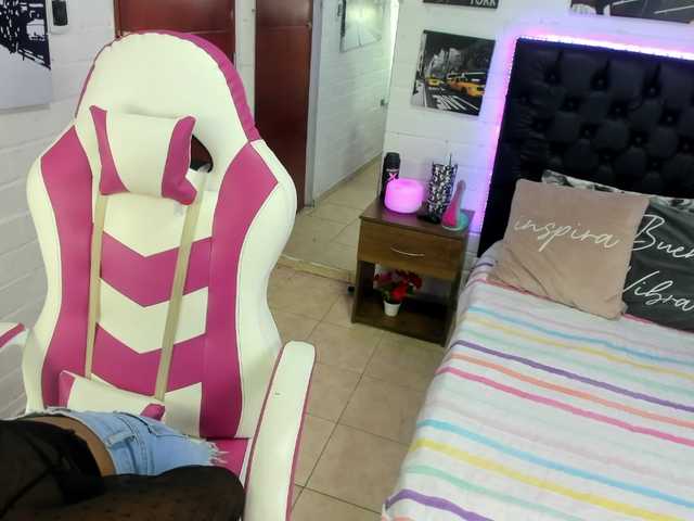 Live sex webcam photo for Victoria-jhon #273835655