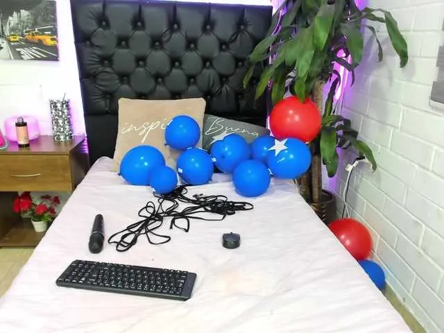 Live sex webcam photo for Victoria-jhon #273960415