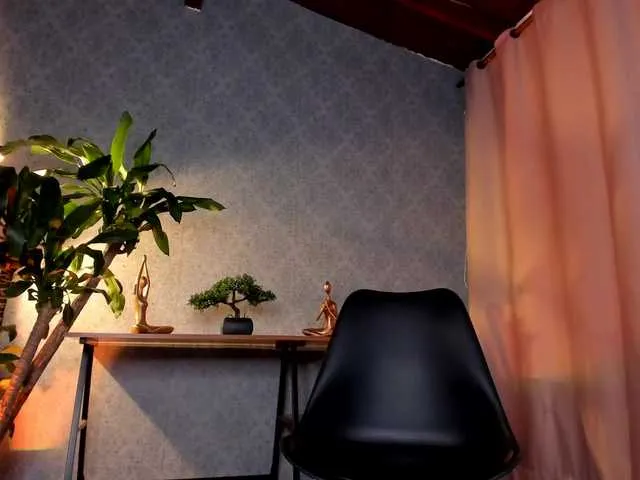 Live sex webcam photo for Victoria-regi #275804607