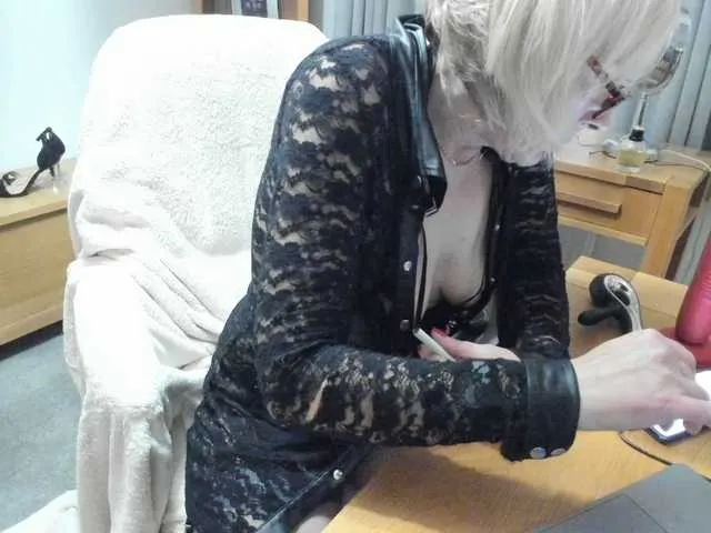 Live sex webcam photo for Victoria68xx #292482493