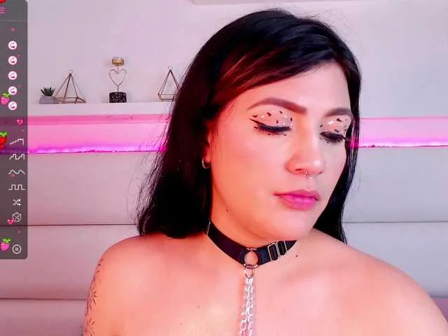 Live sex webcam photo for VictoriaCambe #276105379