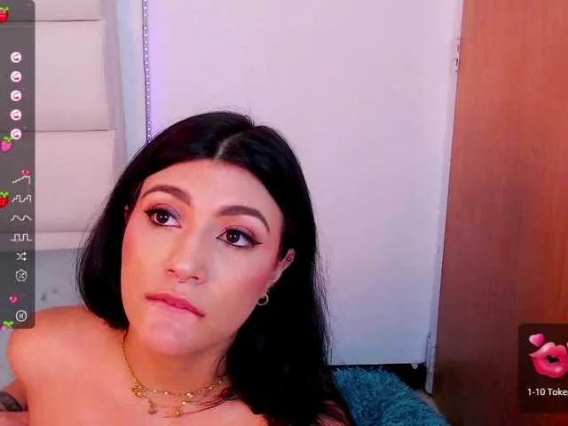 Live sex webcam photo for VictoriaCambe #276120499