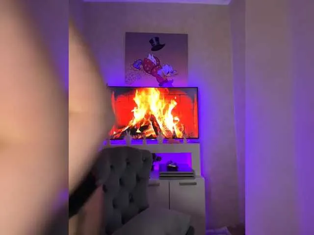 Live sex webcam photo for VictoriaDiamo #290979953