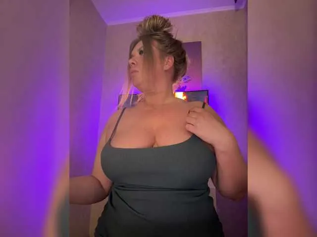 Live sex webcam photo for VictoriaDiamo #291667260