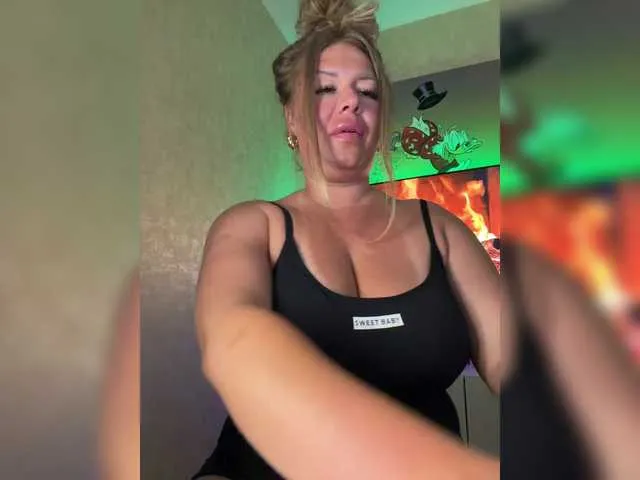 Live sex webcam photo for VictoriaDiamo #291809419