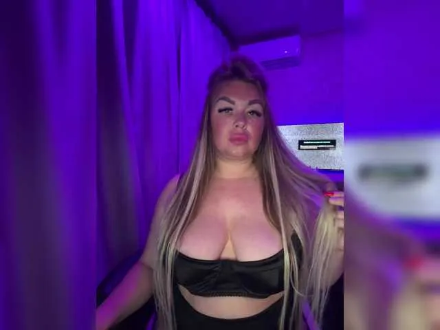 Live sex webcam photo for VictoriaDiamo #294010844