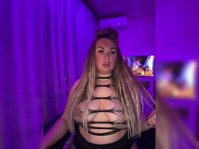 Live sex webcam photo for VictoriaDiamo #294127879