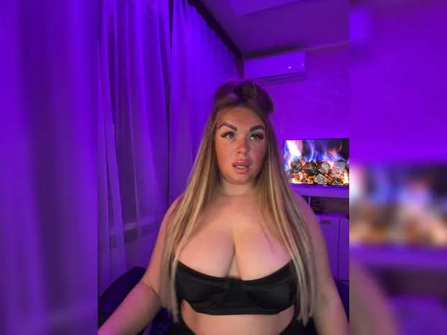 Live sex webcam photo for VictoriaDiamo #294168391
