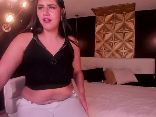 Live sex webcam photo for VictoriaG1 #273368938