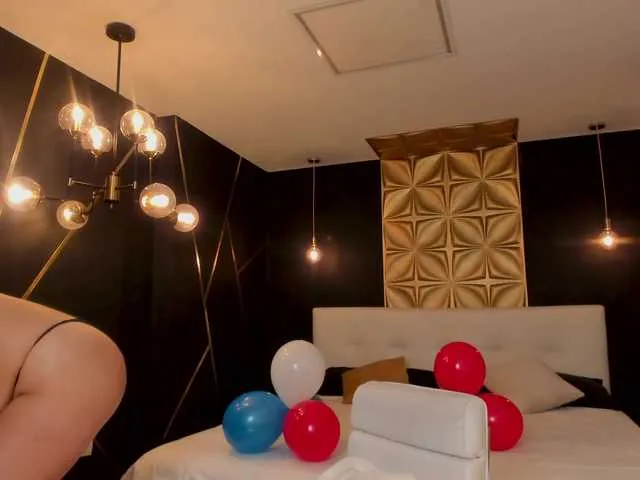 Live sex webcam photo for VictoriaG1 #273948116