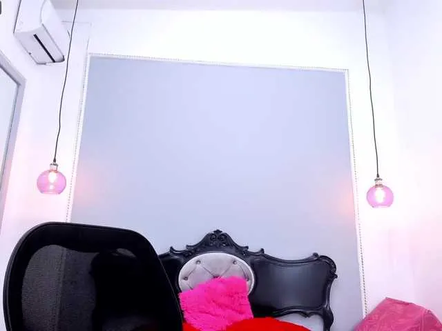 Live sex webcam photo for VictoriaKent #272041873