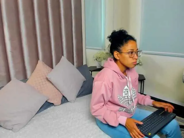 Live sex webcam photo for VictoriaLans #274220852