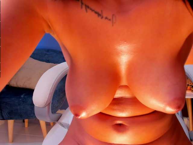 Live sex webcam photo for VictoriaLeia #277796596