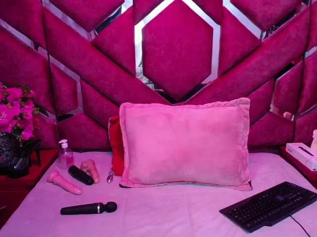 Live sex webcam photo for VictoriaRossy #290433255