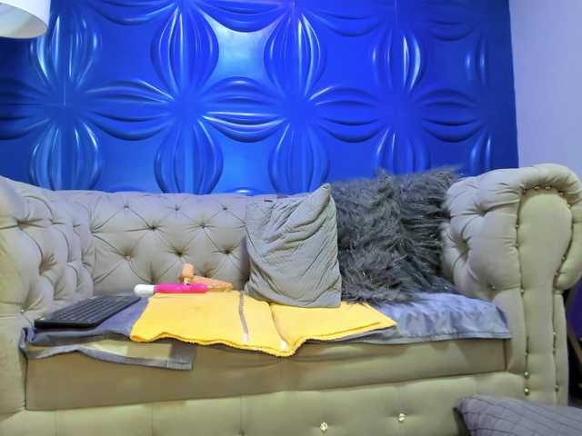 Live sex webcam photo for VictoriaTall #275583820