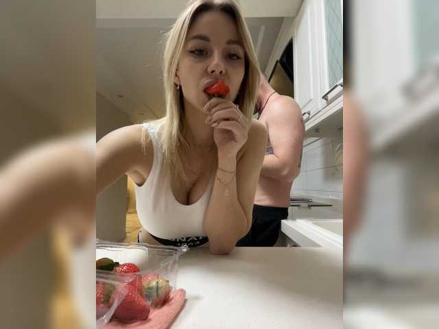 Live sex webcam photo for Vik1One1 #272438849