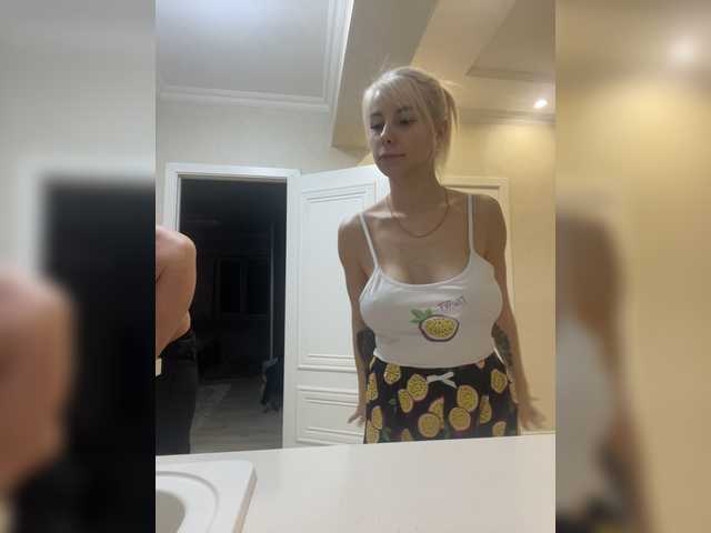 Live sex webcam photo for Vik1One1 #272620768