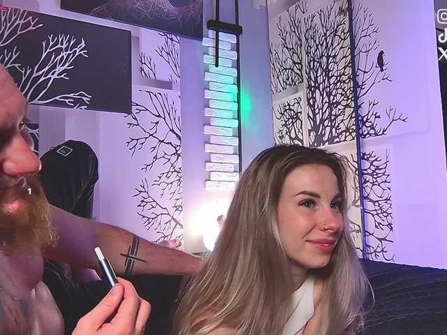 Live sex webcam photo for Vik1One1 #291503365