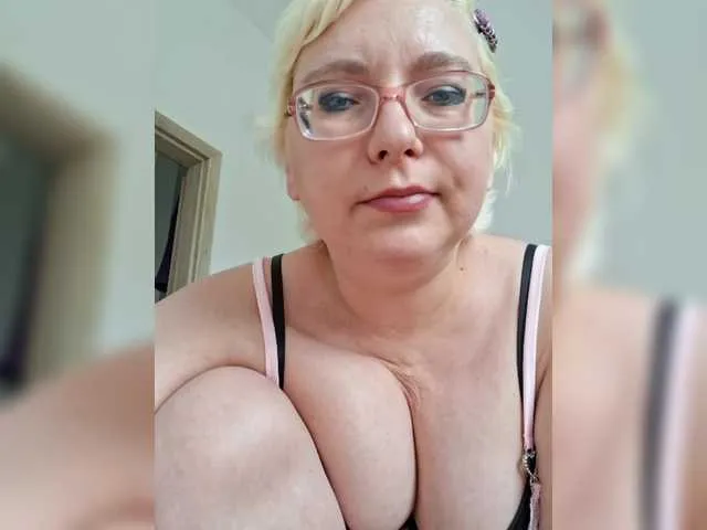 Live sex webcam photo for Vika211 #291520299