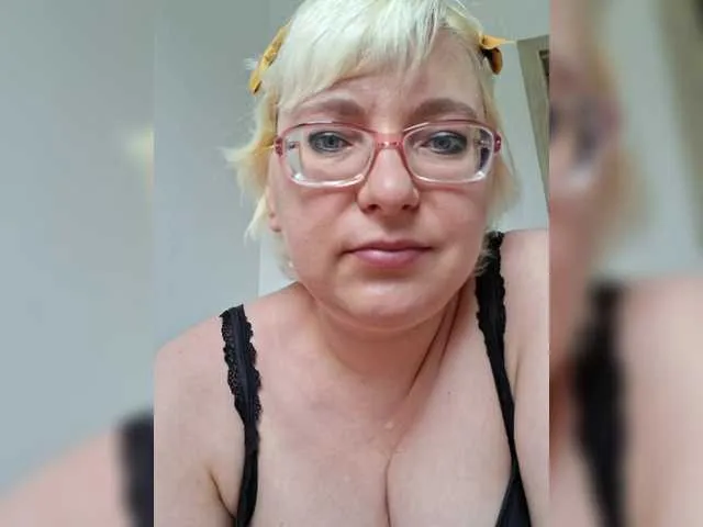 Live sex webcam photo for Vika211 #291535375