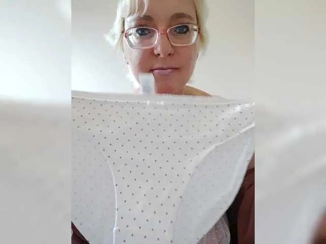 Live sex webcam photo for Vika211 #291583195