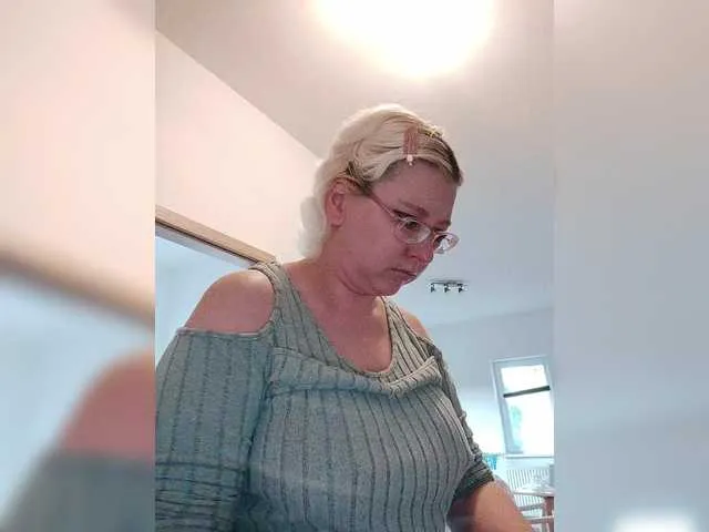 Live sex webcam photo for Vika211 #291703039