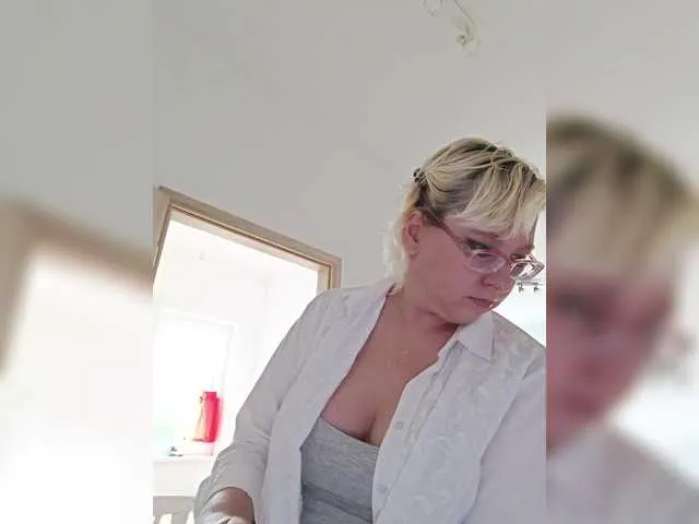 Live sex webcam photo for Vika211 #291752061