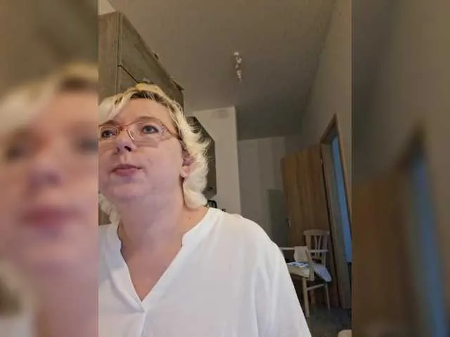 Live sex webcam photo for Vika211 #291793131