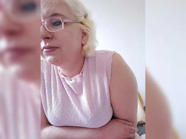 Live sex webcam photo for Vika211 #291845389