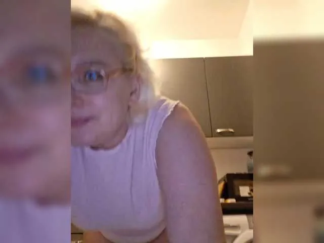 Live sex webcam photo for Vika211 #291902764