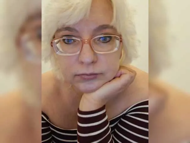 Live sex webcam photo for Vika211 #291950132