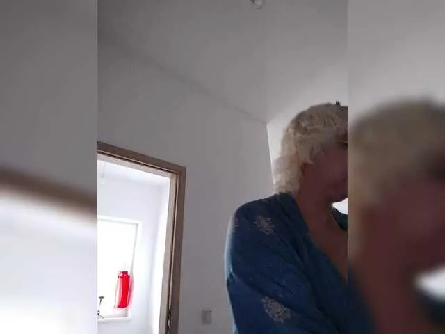 Live sex webcam photo for Vika211 #292055490