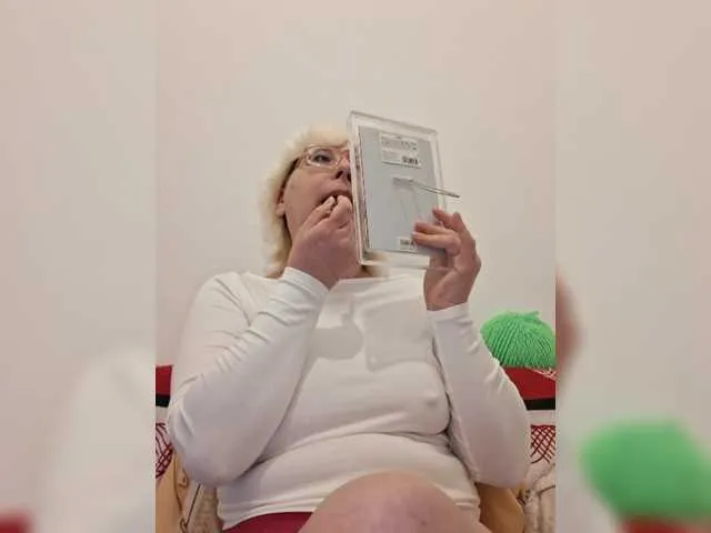 Live sex webcam photo for Vika211 #292097756