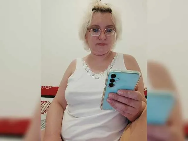 Live sex webcam photo for Vika211 #292137937