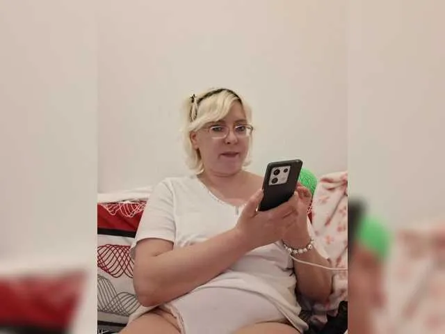 Live sex webcam photo for Vika211 #292197185