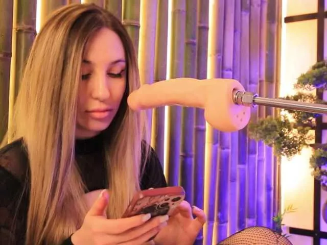 Live sex webcam photo for VikkiRood #291128996