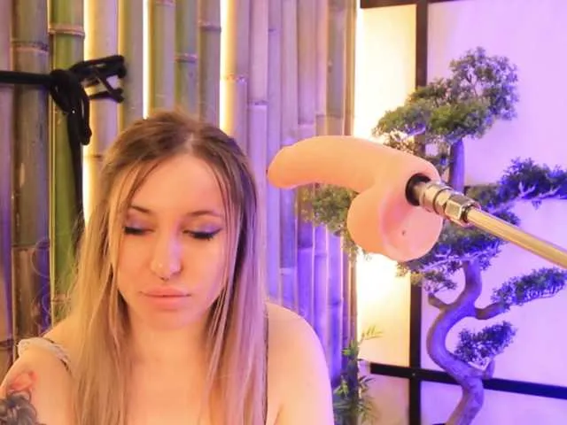 Live sex webcam photo for VikkiRood #291142512