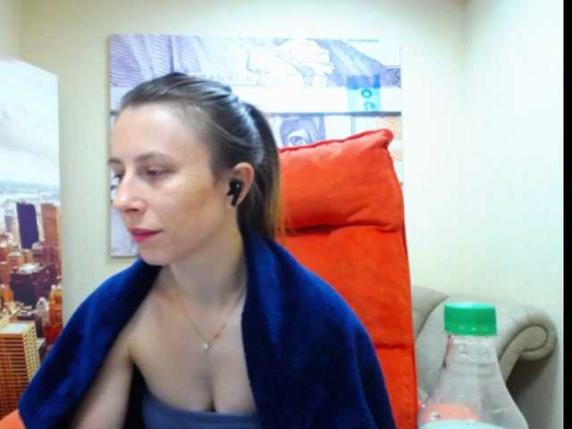 Live sex webcam photo for Vikkysik #275529427